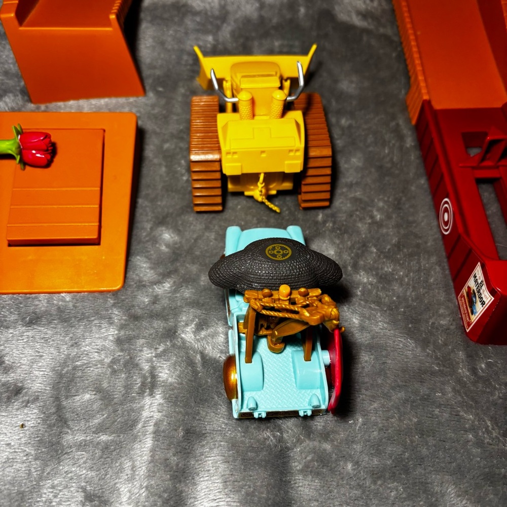 Disney Pixar Cars Toon El Materdore Complete Launcher Play Set - Picture 5 of 5